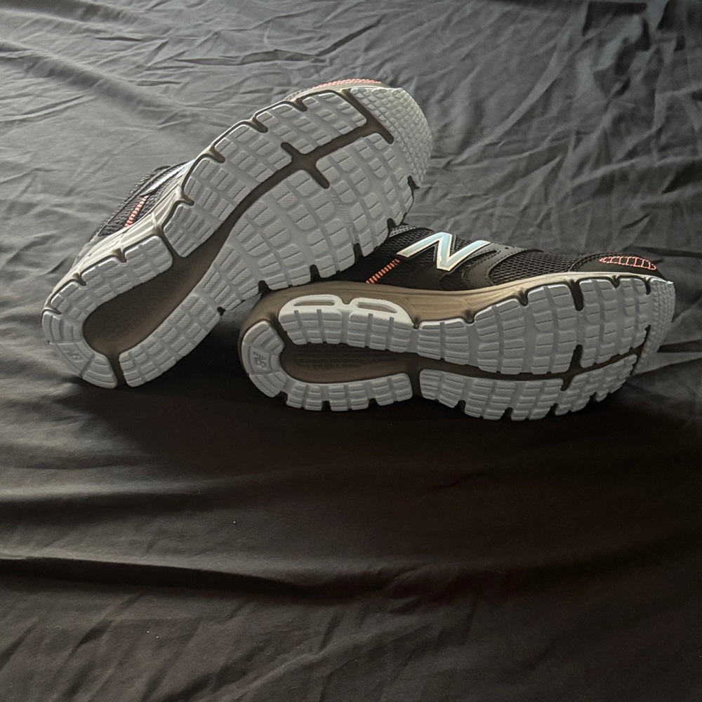 New Balance Women’s Black and Coral Sneakers - Picture 3 of 10
